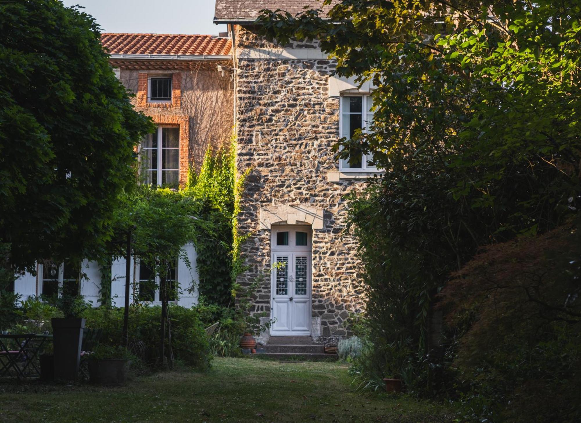 Maison D'Hotes La Bien-Aimee Montrevault Exteriér fotografie