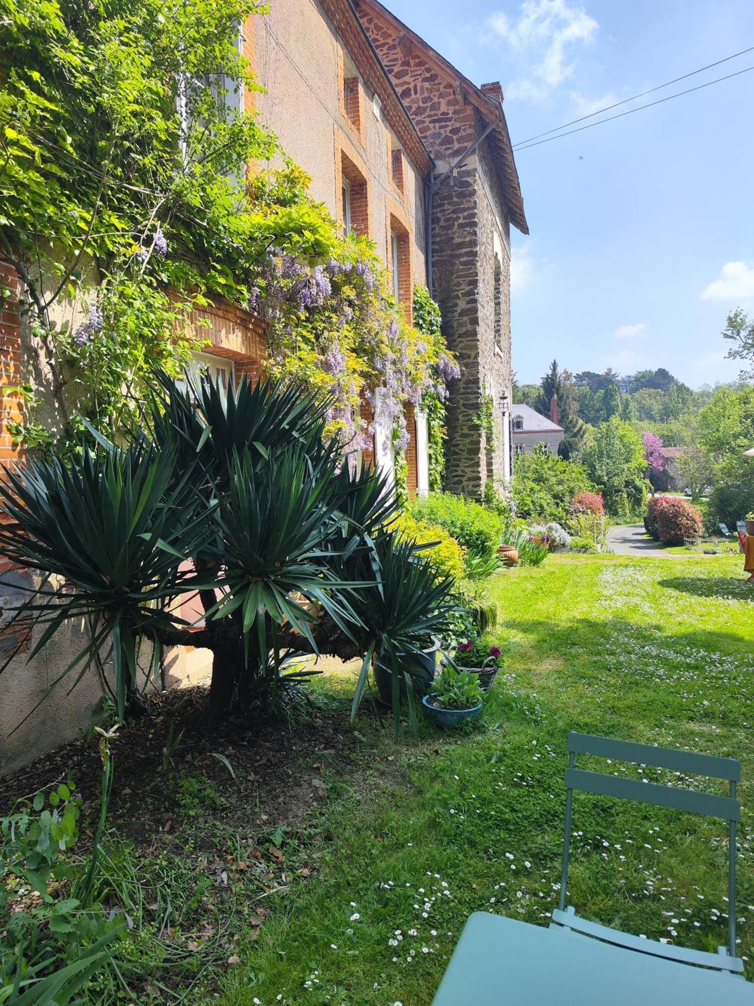 Maison D'Hotes La Bien-Aimee Montrevault Exteriér fotografie